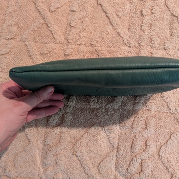 The Saint-Tropez Green Cosmetic Bag - Picture 3 of 7